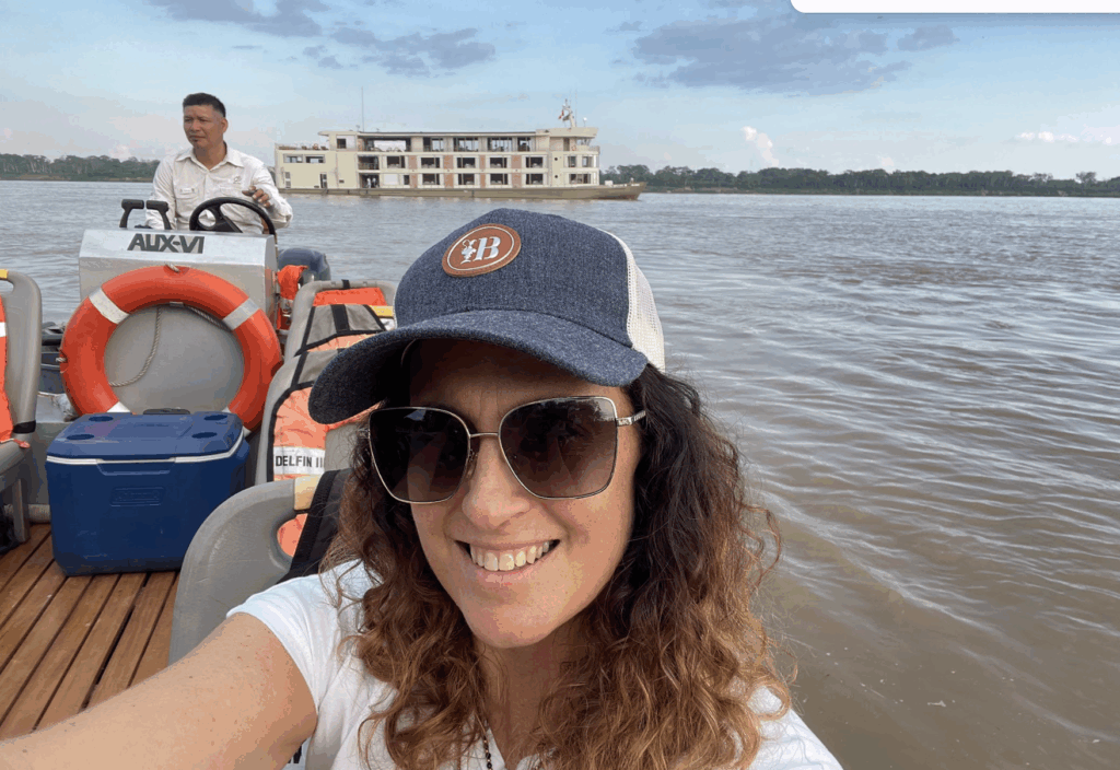 amazon delfin cruise 