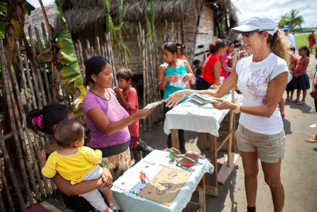 amazon delfin cruise 